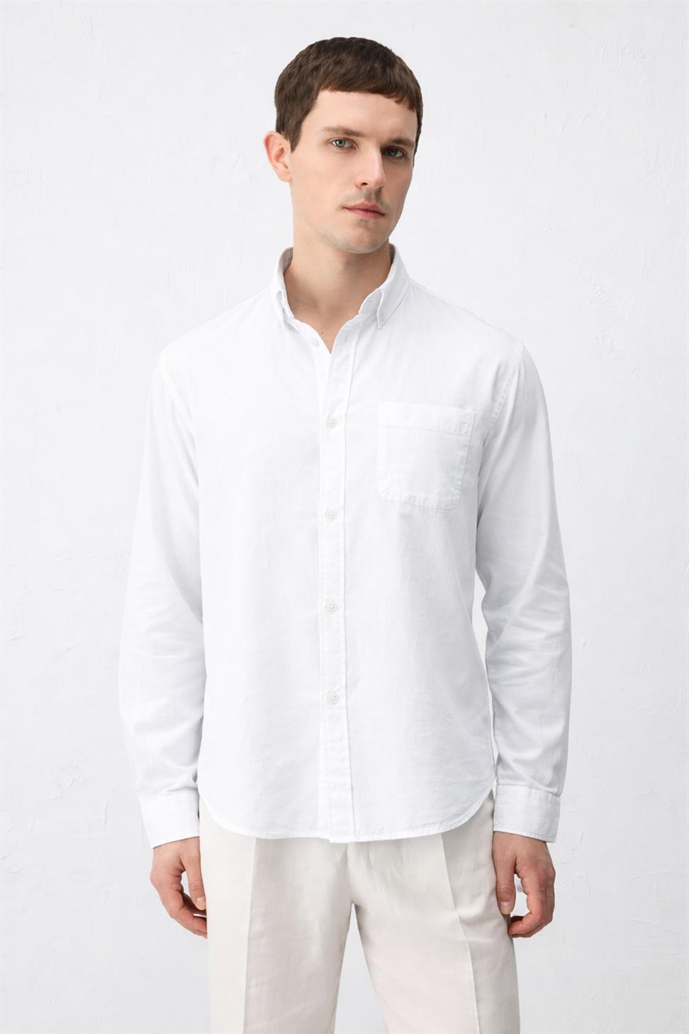 قميص رجالي قطني بأزرار عند الياقة