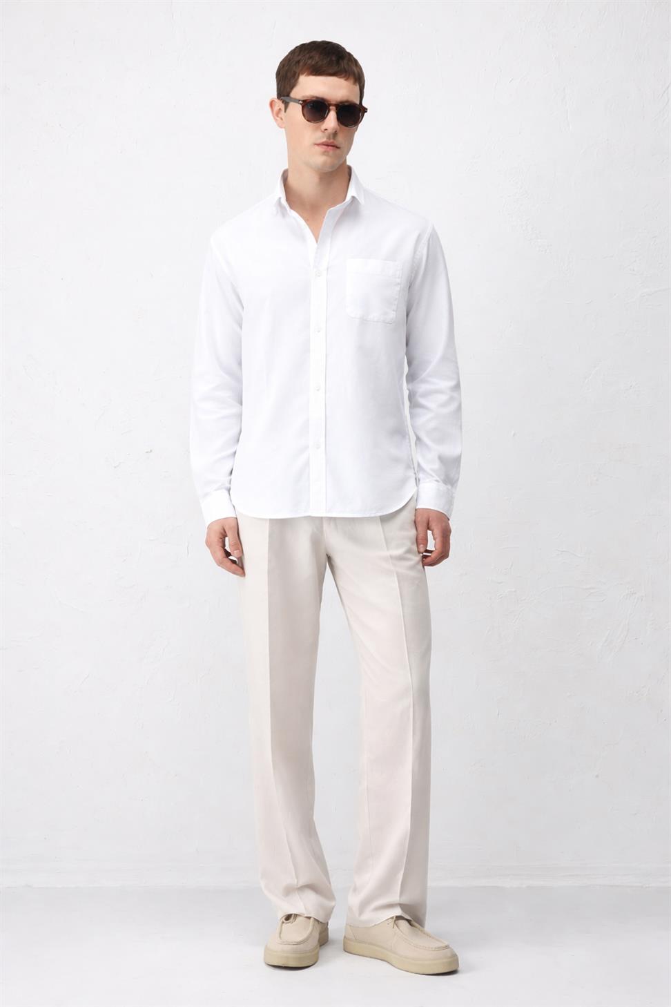 قميص رجالي قطني بأزرار عند الياقة