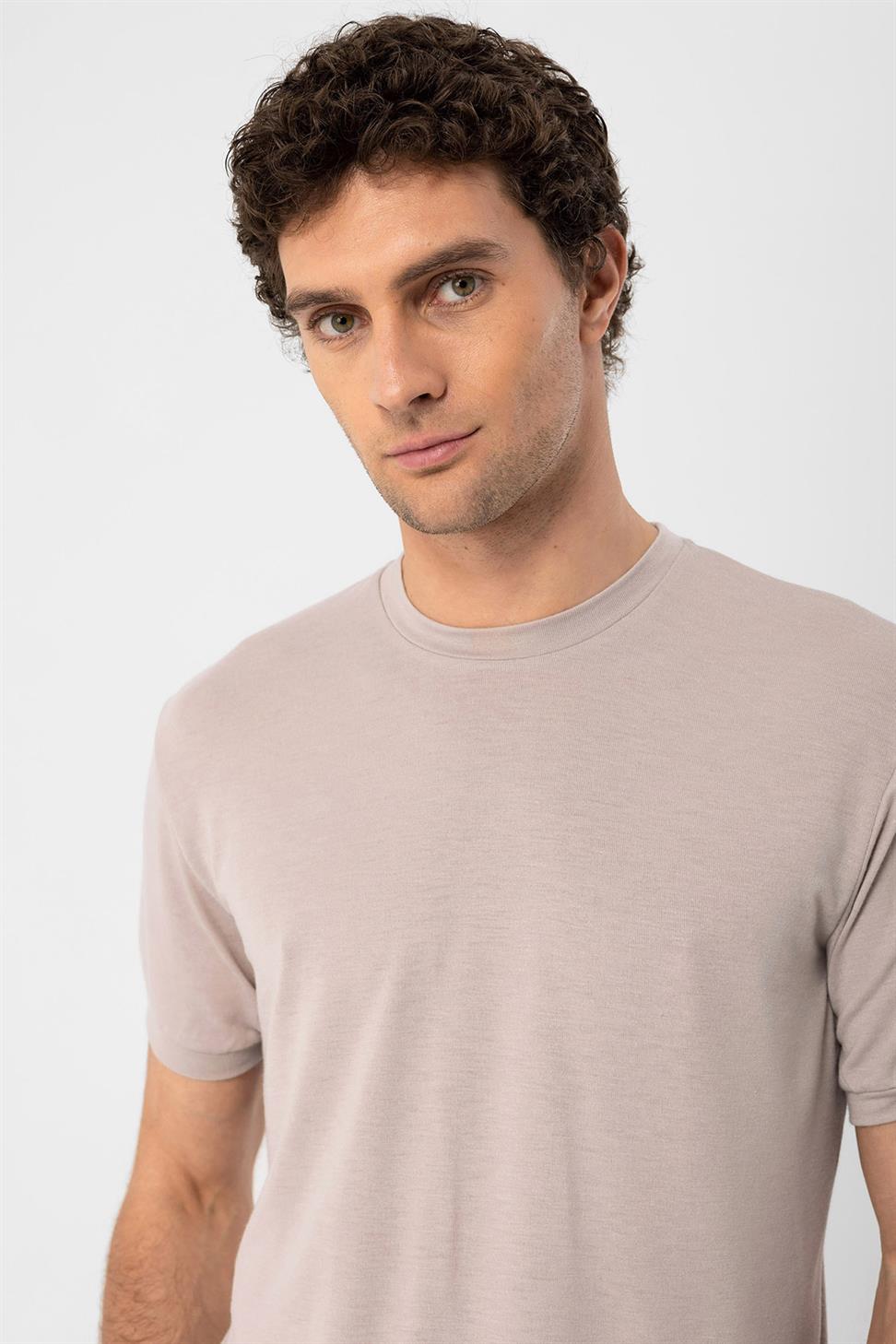 طاقم الرقبة تي شيرت للرجال