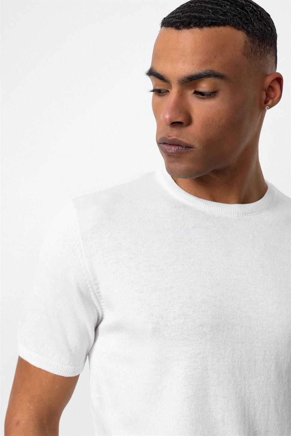 طاقم الرقبة تي شيرت تريكو للرجال