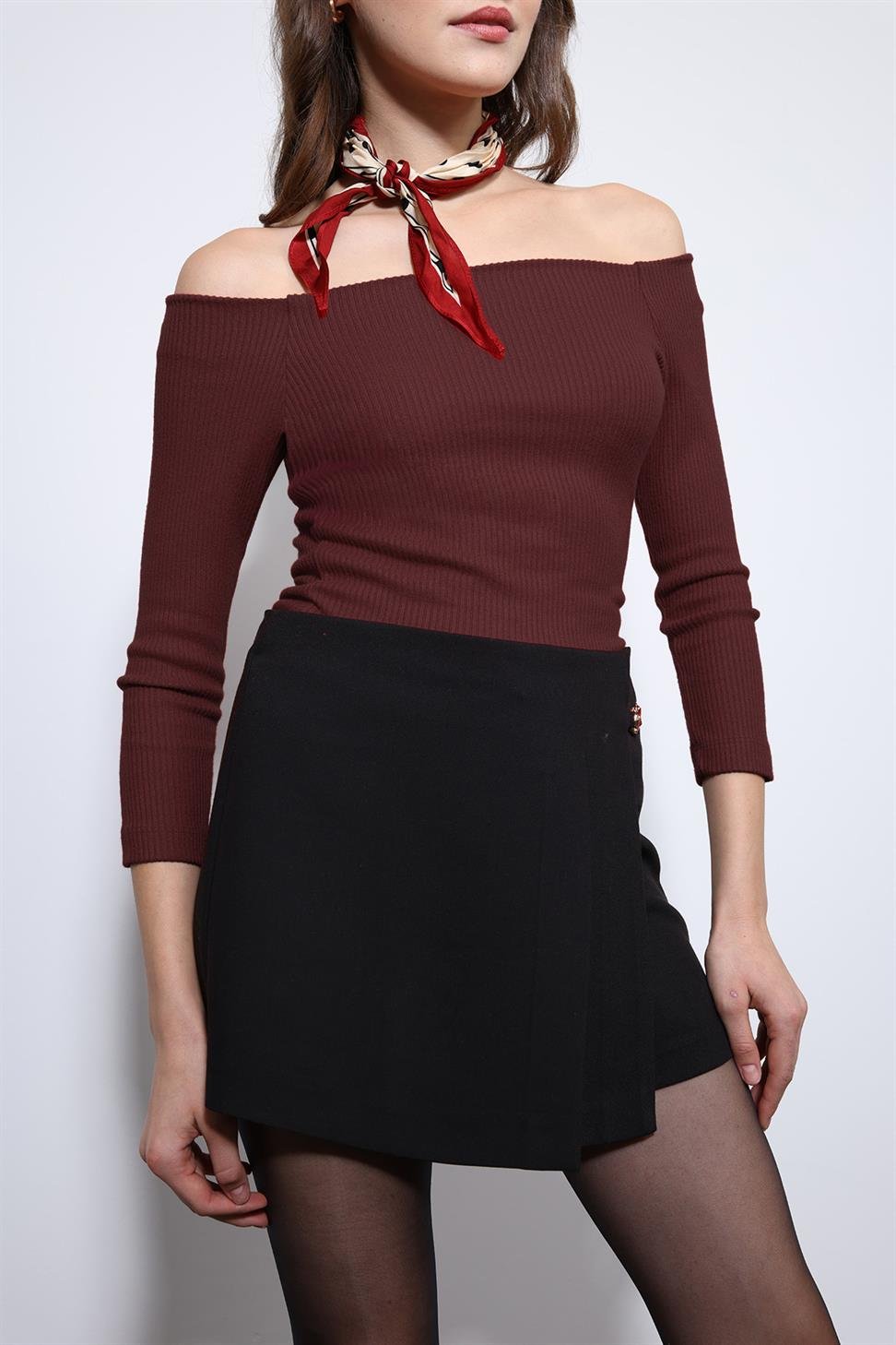 Antioch Bordo Açık Omuz Detaylı Top