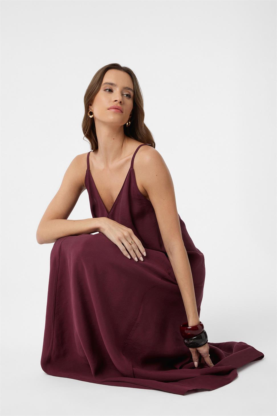فستان نسائي طويل من Modal مع حمالات