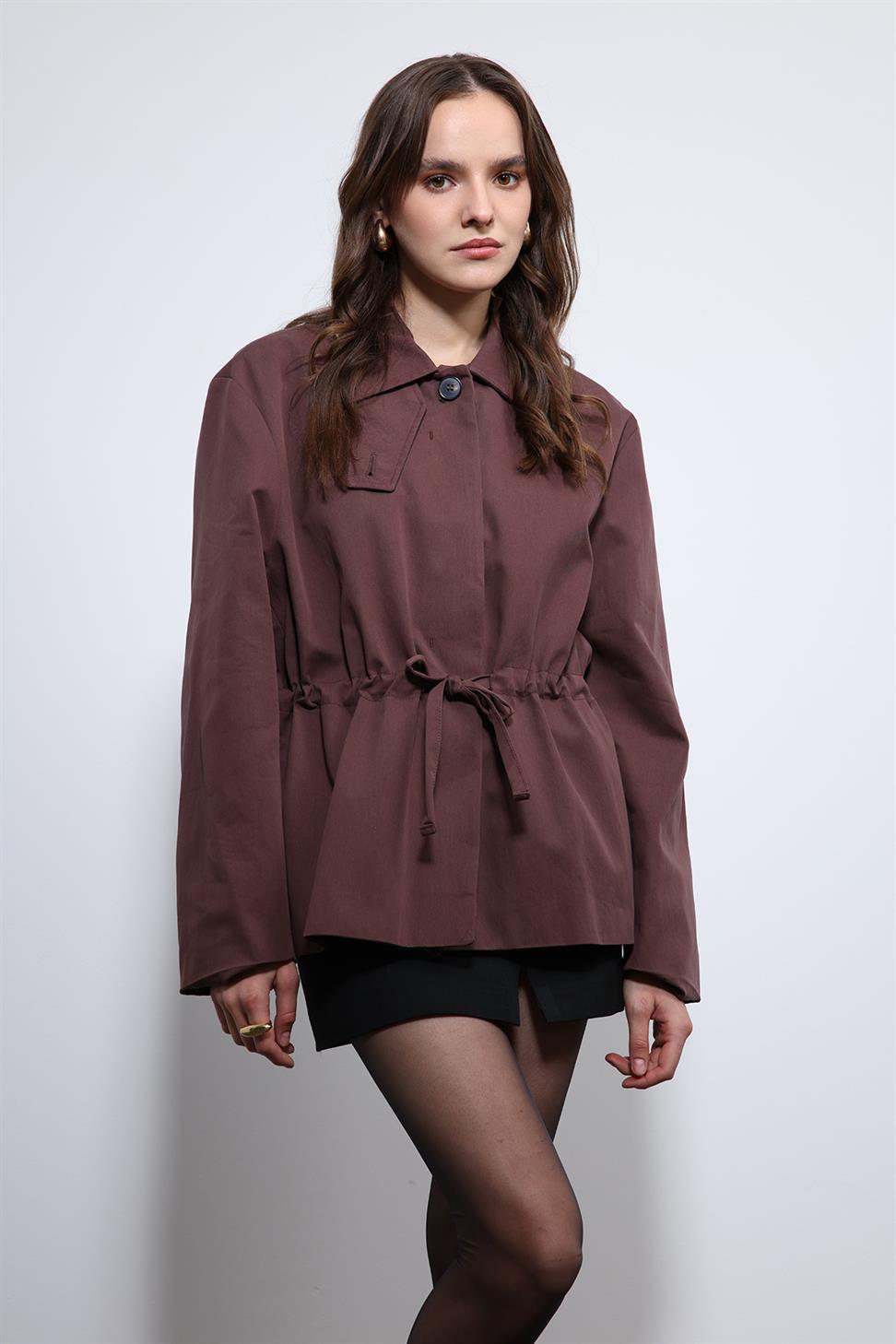 Antioch Bordo Ayarlanabilir Bele Sahip Kısa Trençkot