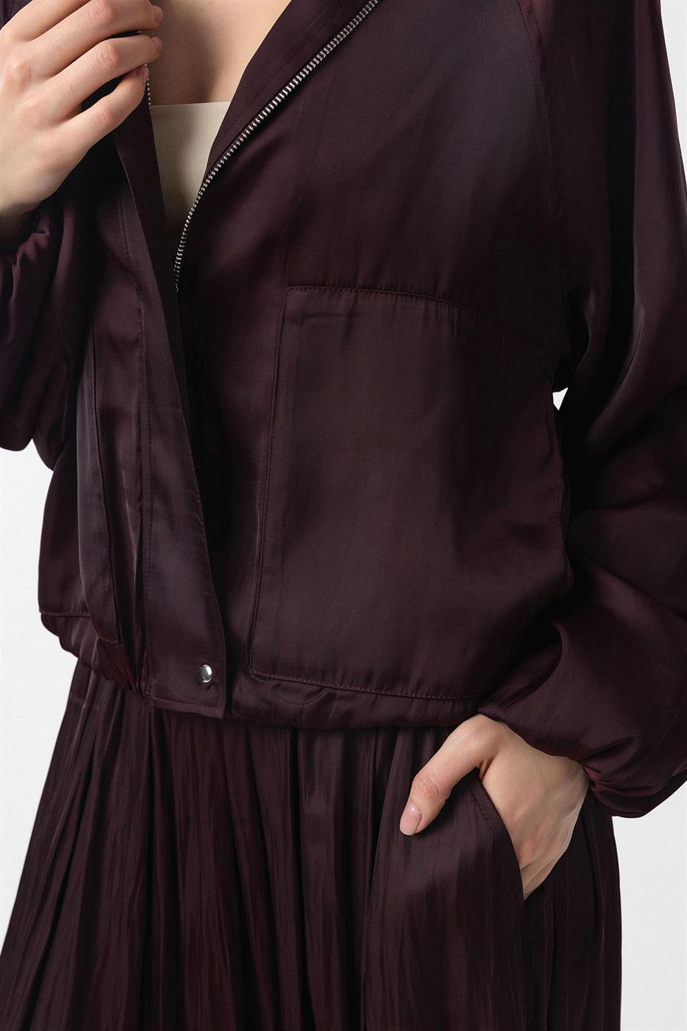 سترة بومبر نسائية ضيقة بياقة قائمة