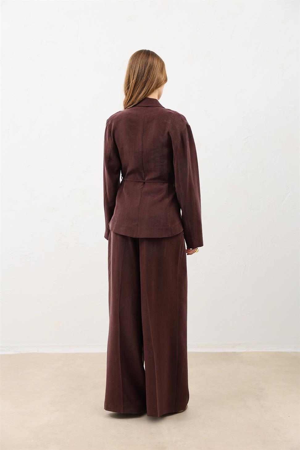 جاكيت ضيق مزين بزخارف