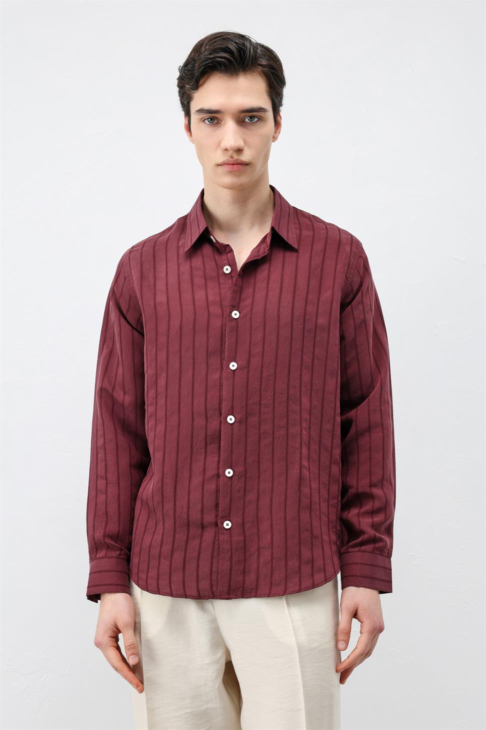 قميص رجالي من مزيج من الأقمشة