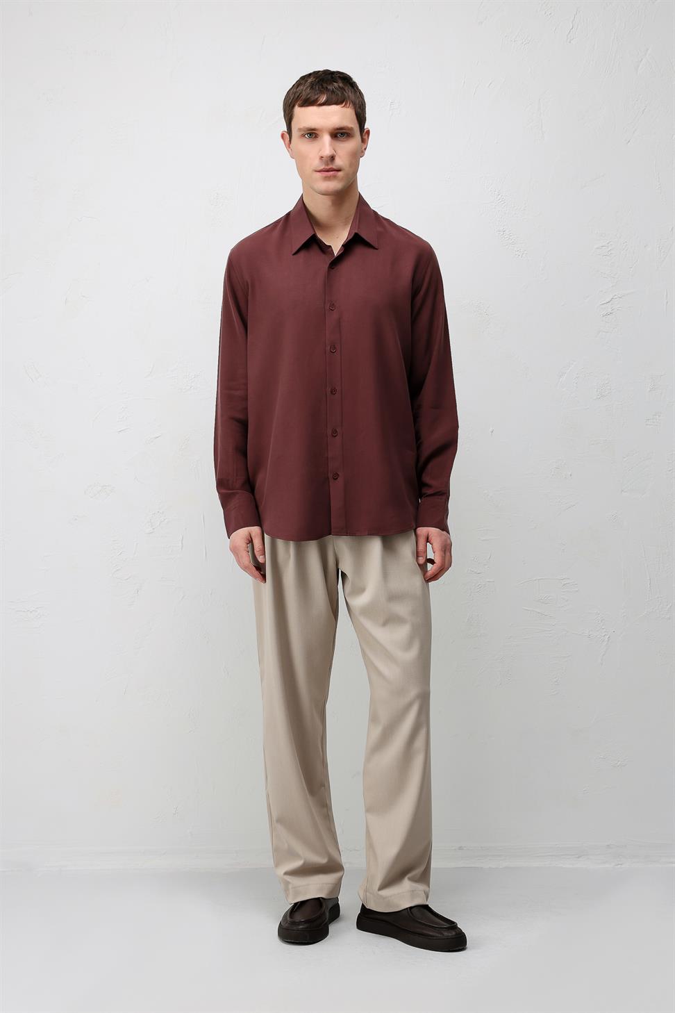 قميص تقني بقصّة عادية للرجال