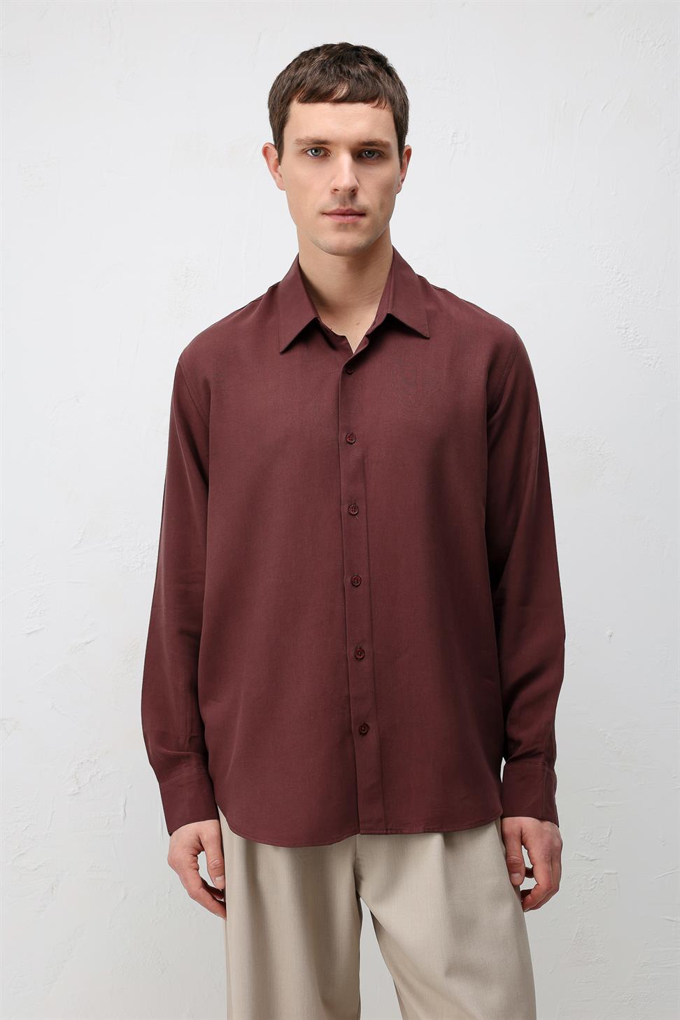 قميص تقني بقصّة عادية للرجال