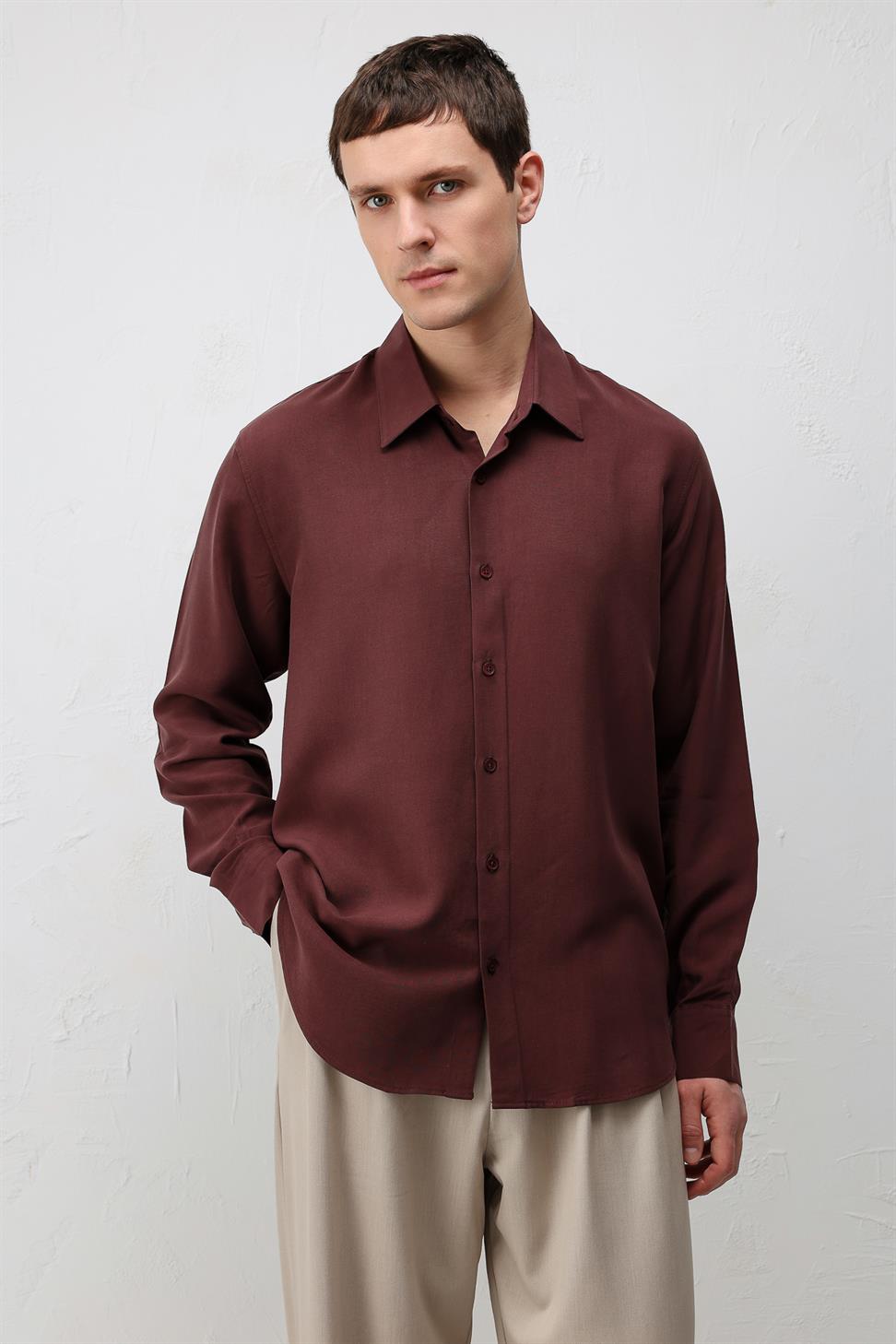 قميص تقني بقصّة عادية للرجال