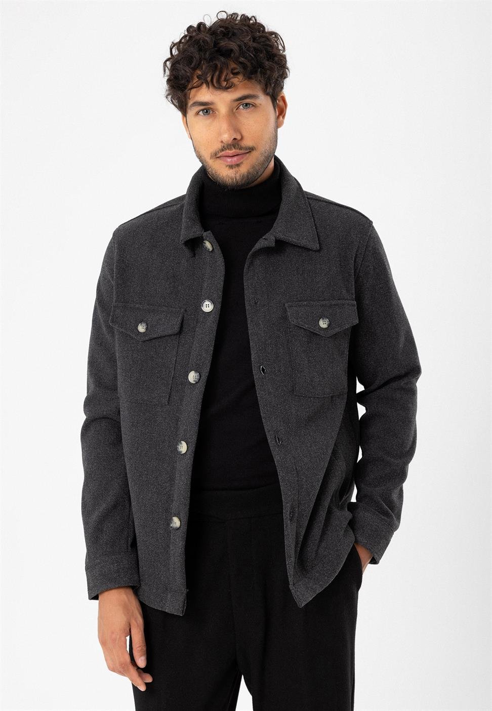 قميص رجالي بجيب مزدوج بقصة عادية