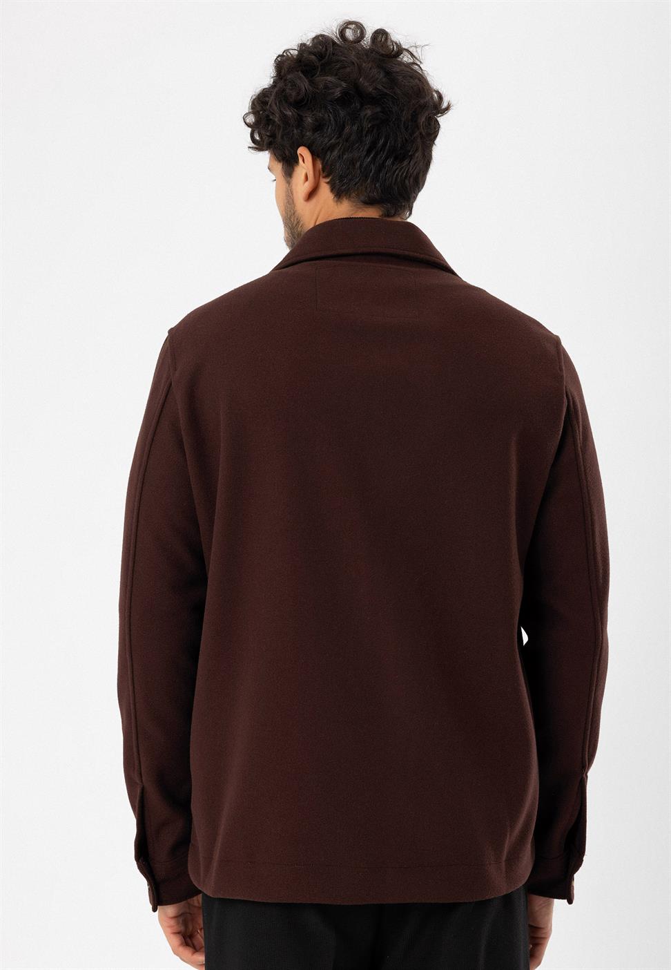 قميص رجالي بجيب مزدوج بقصة عادية