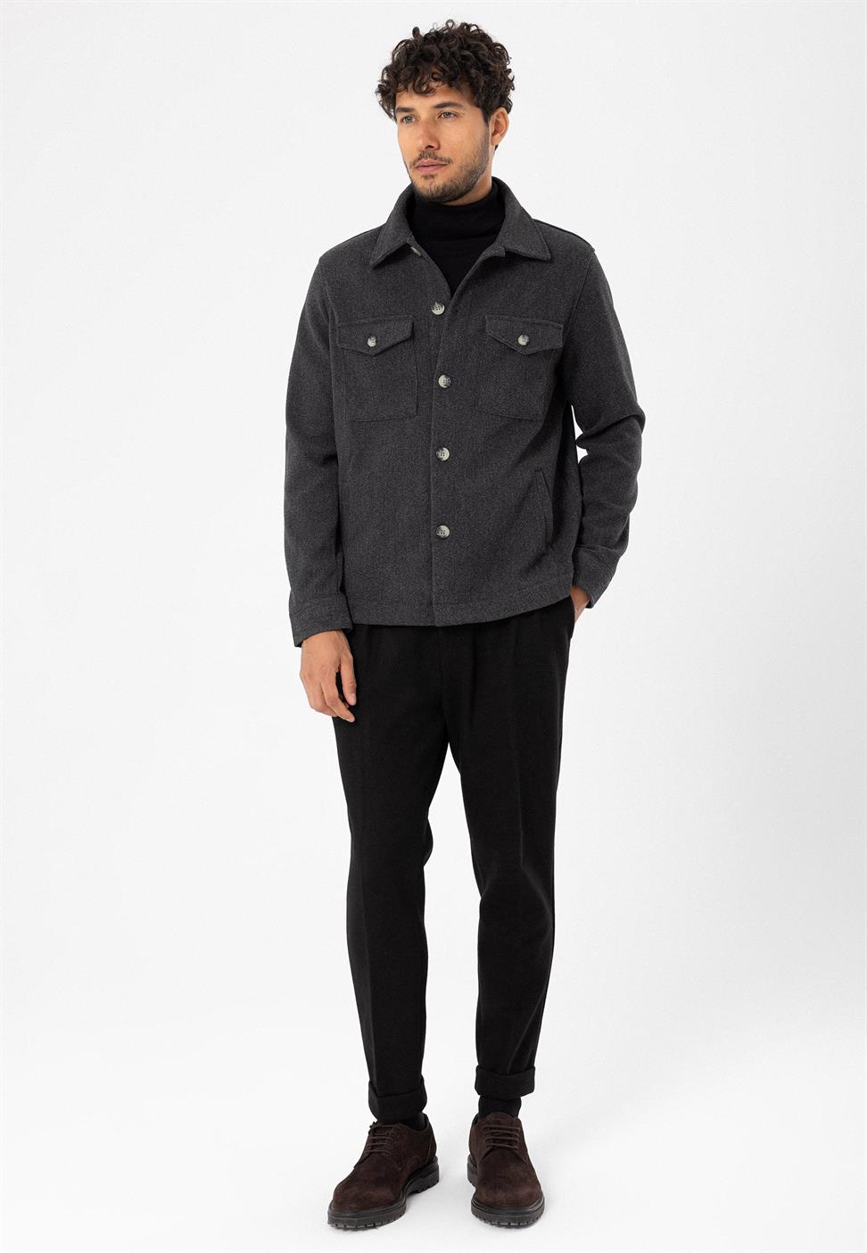 قميص رجالي بجيب مزدوج بقصة عادية