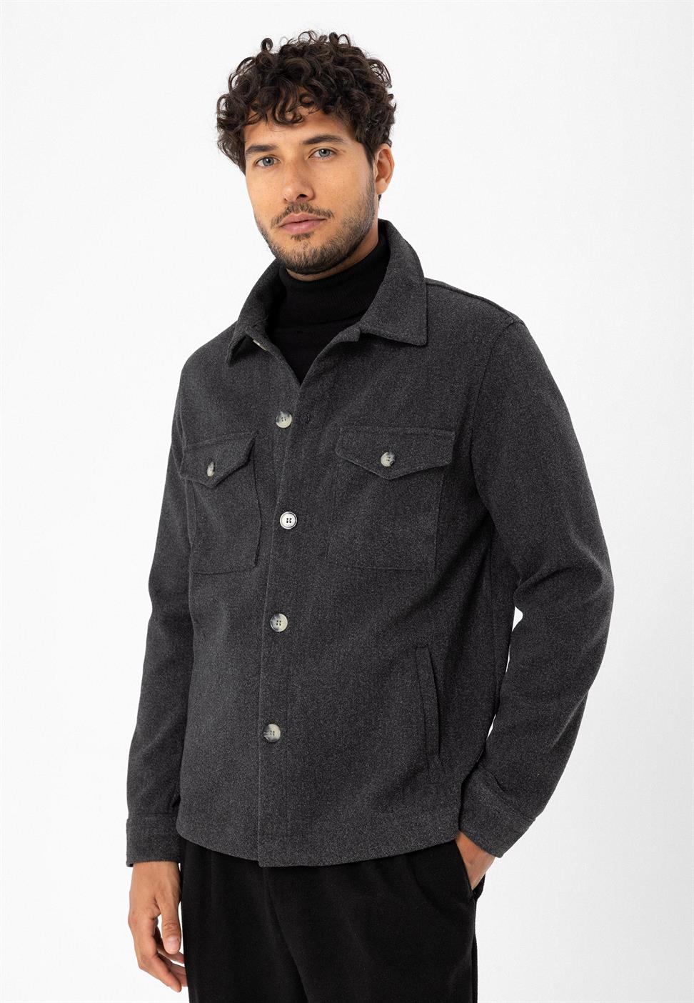 قميص رجالي بجيب مزدوج بقصة عادية