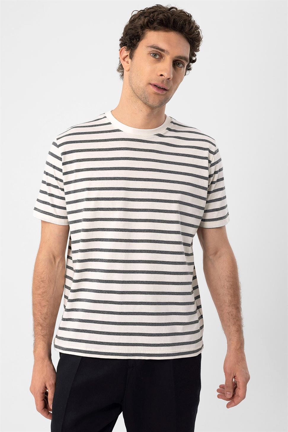 تي شيرت مخطط للرجال