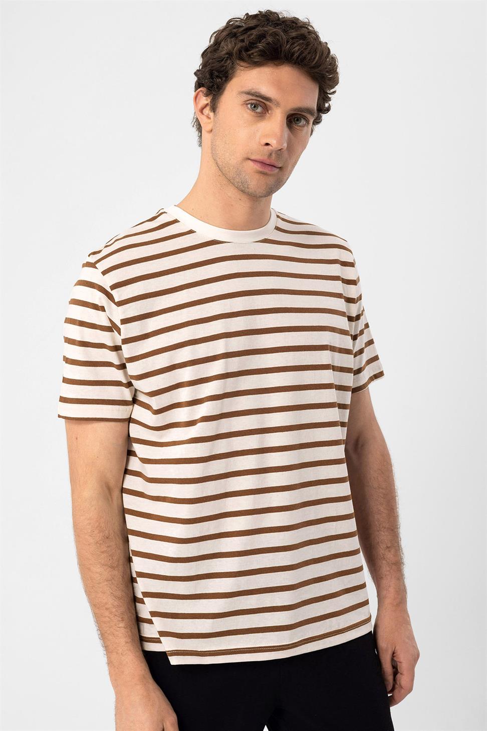 تي شيرت مخطط للرجال