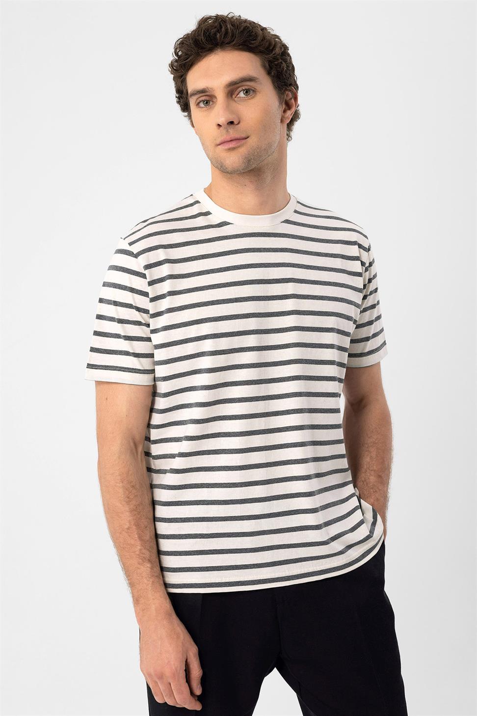 تي شيرت مخطط للرجال