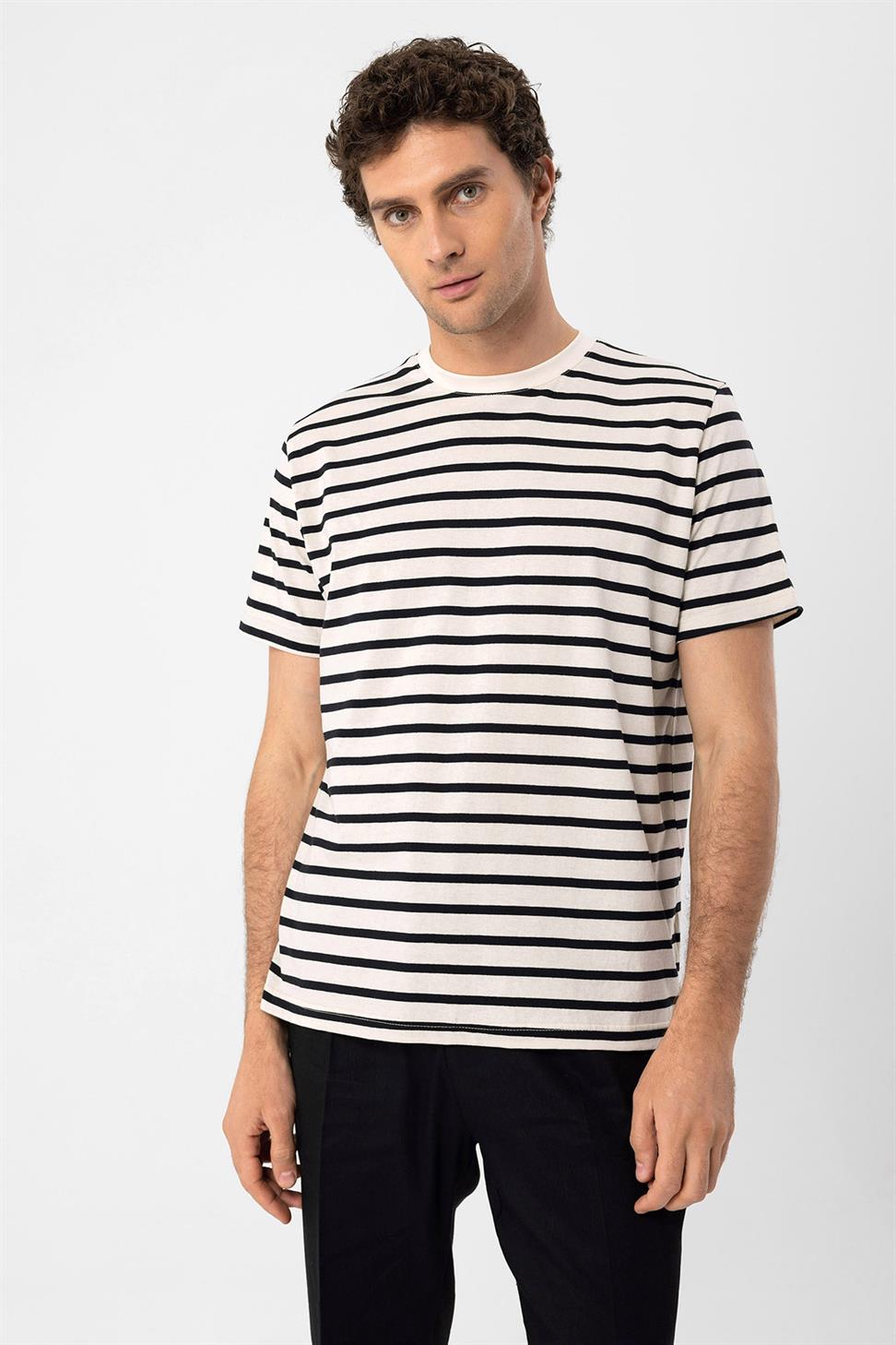 تي شيرت مخطط للرجال