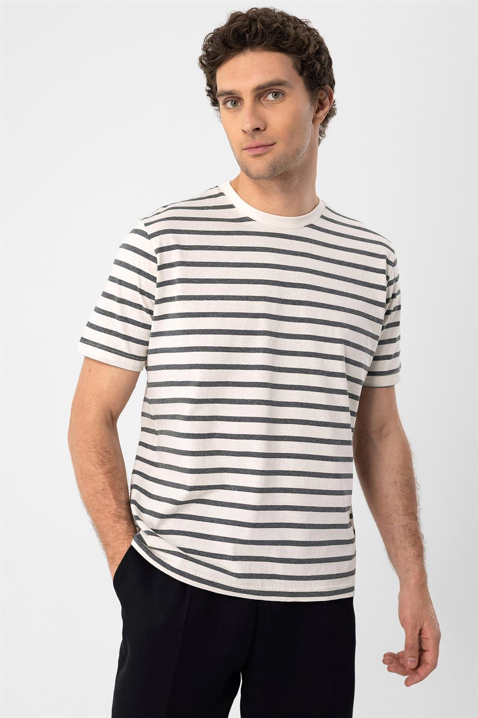 تي شيرت مخطط للرجال