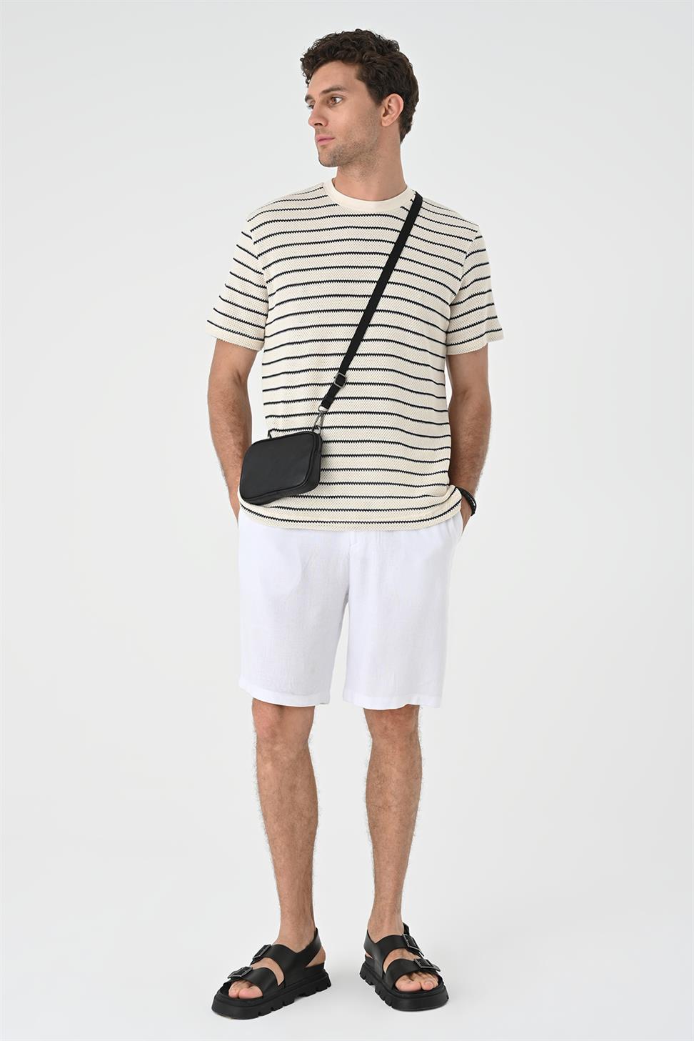 مخطط محبوك تي شيرت للرجال