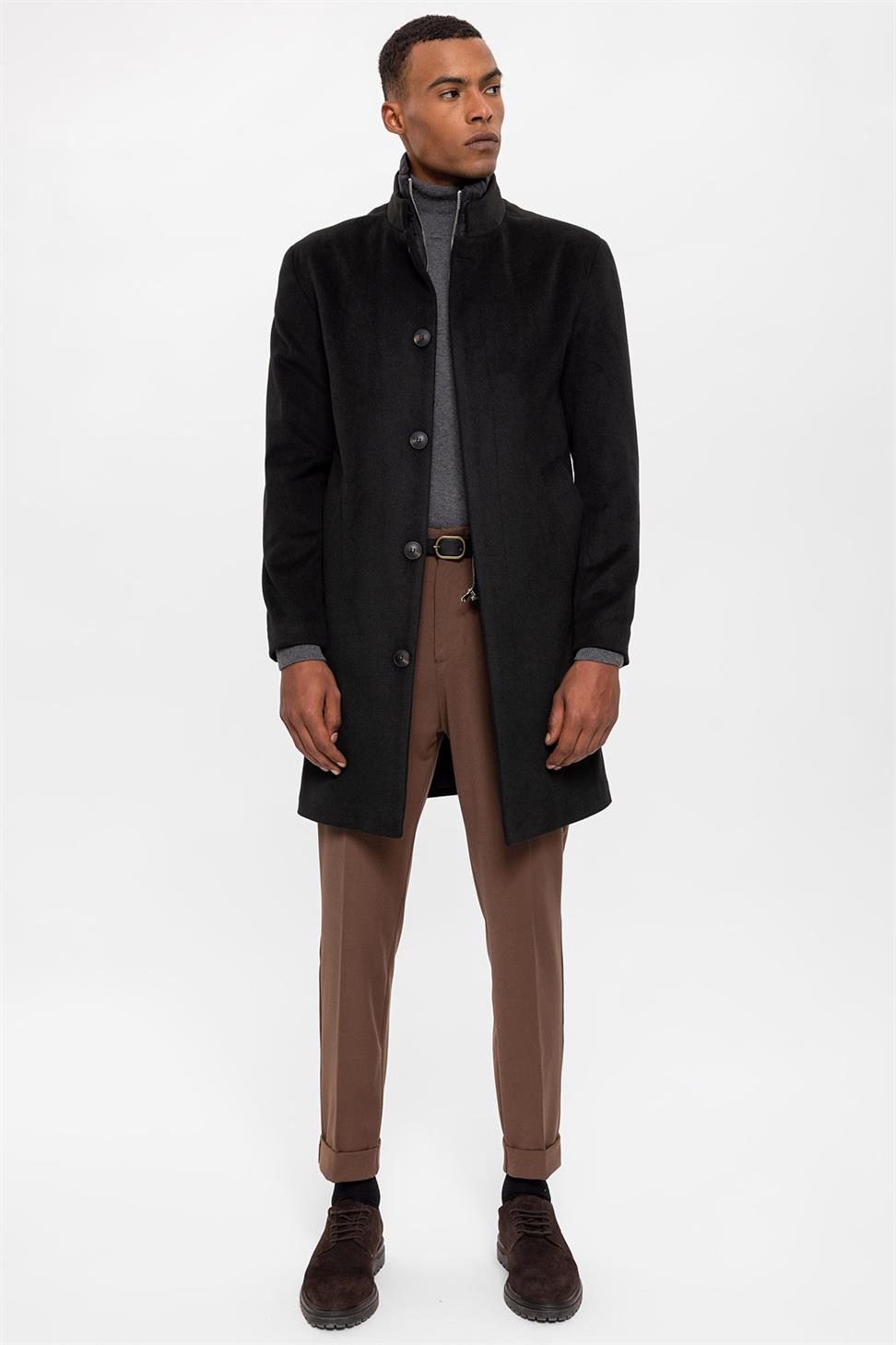 معطف رجالي بياقة عالية مع تفاصيل زر مخفي