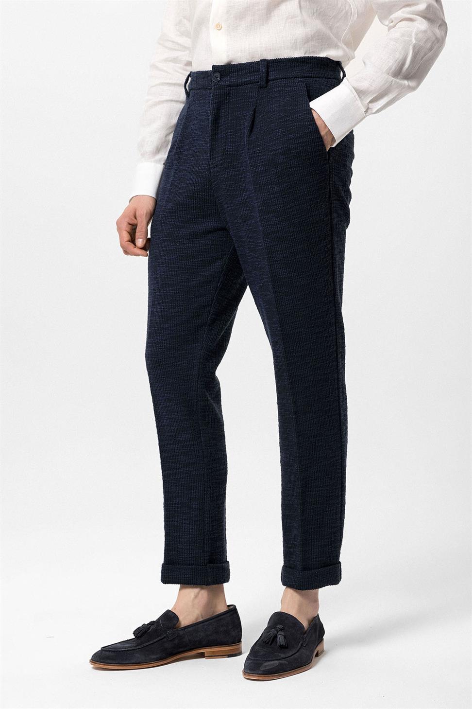 بنطلون رجالي ذو طيات مزدوجة الساق