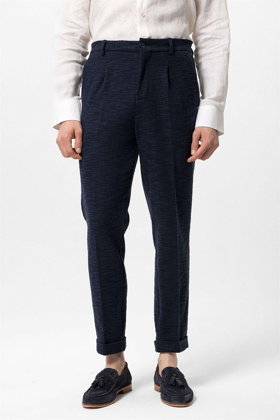 بنطلون رجالي ذو طيات مزدوجة الساق