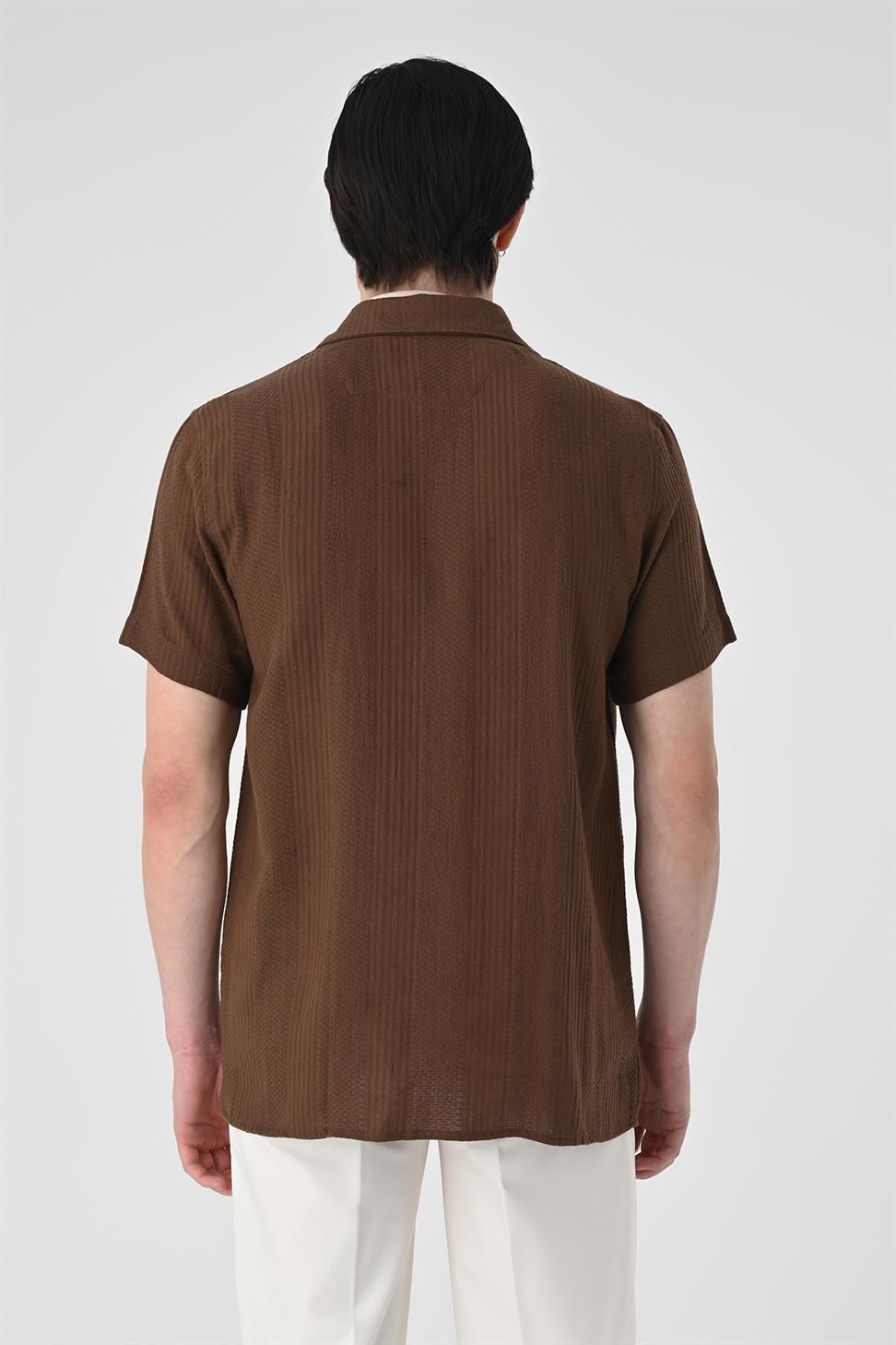 قميص منقوش بأكمام قصيرة للرجال