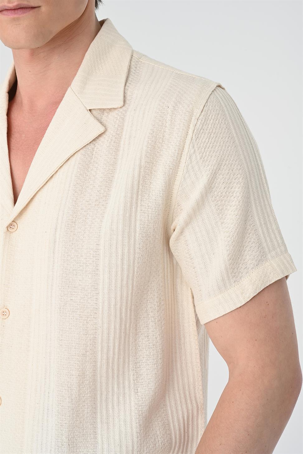 قميص منقوش بأكمام قصيرة للرجال