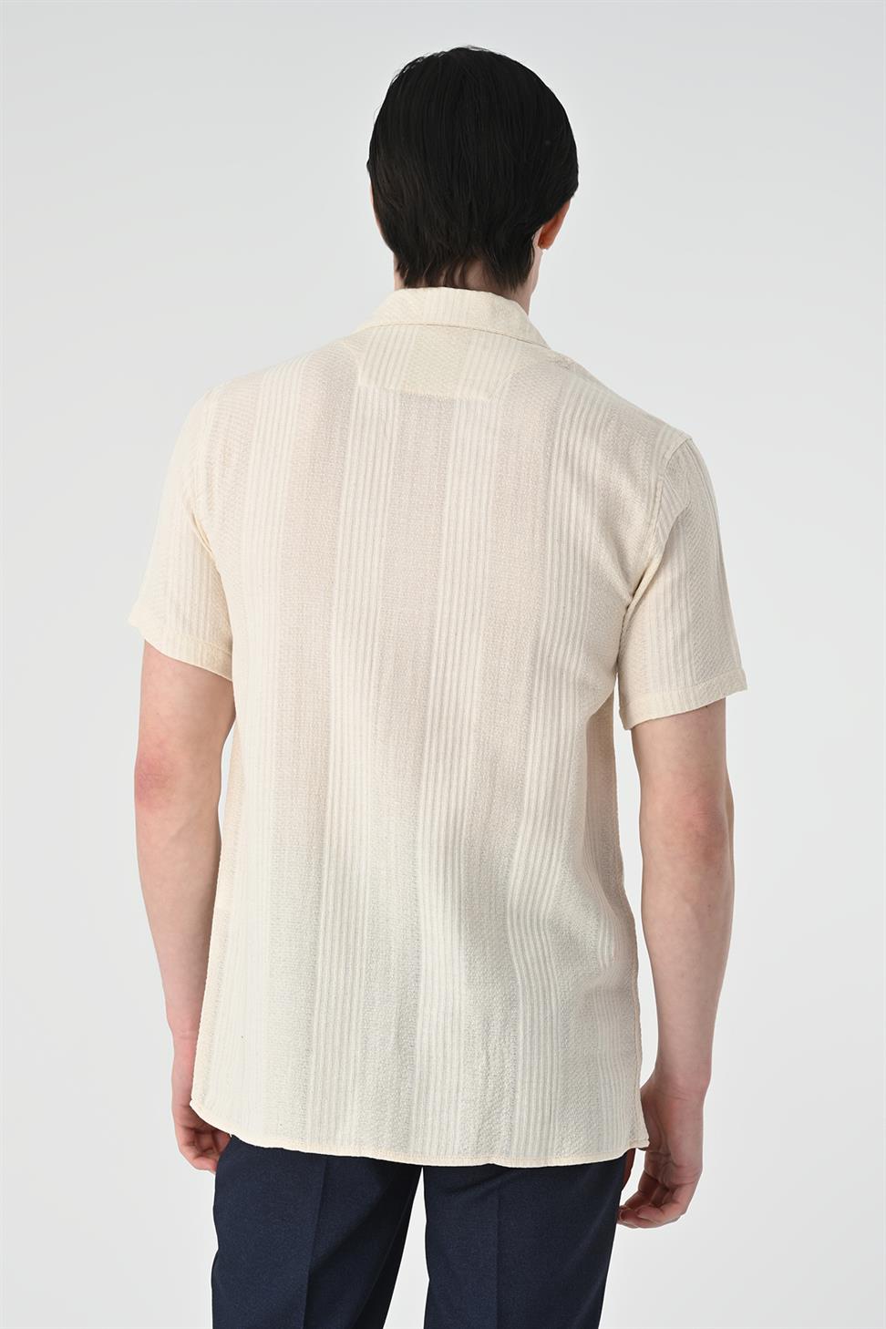 قميص منقوش بأكمام قصيرة للرجال