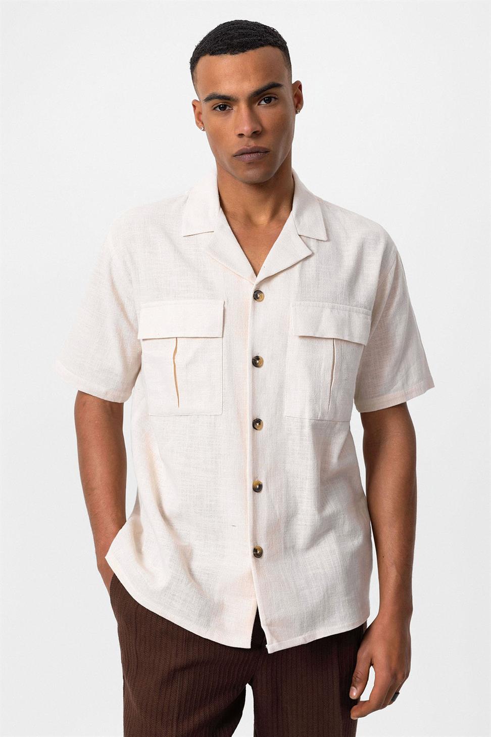 قميص رجالي من مزيج الكتان مع جيب على الصدر بياقة أباتشي