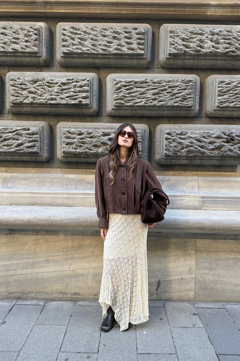 تنورة ميدي من الدانتيل