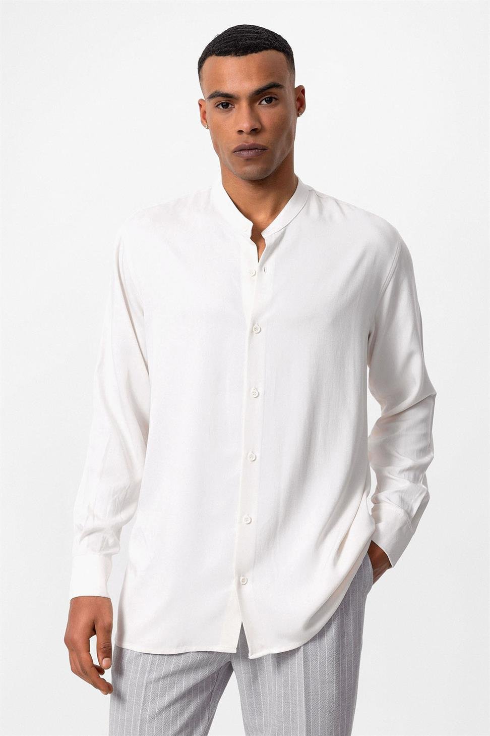 قميص رجالي بياقة القاضي بياقة عادية