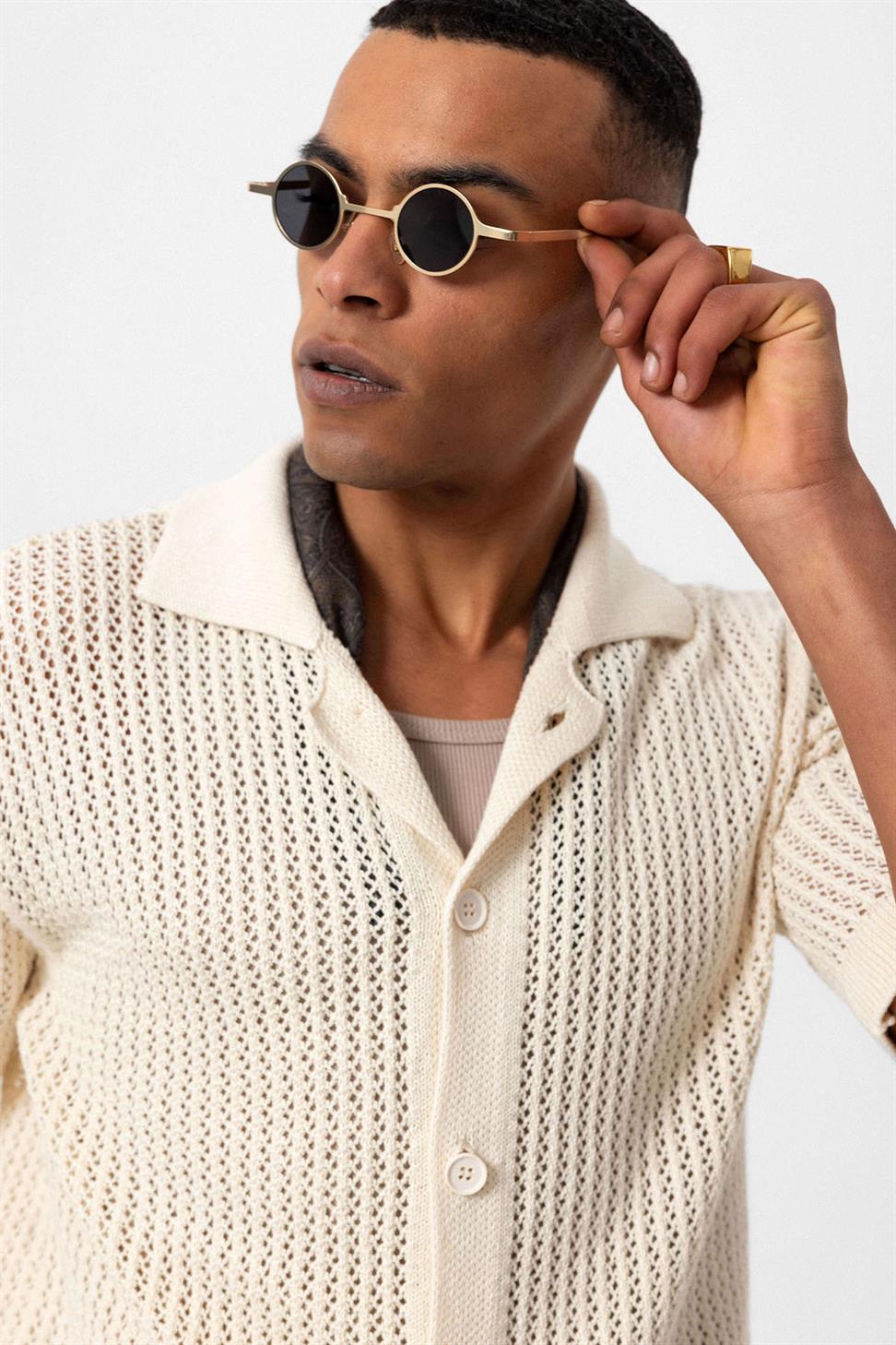 قميص رجالي مخرم بأكمام قصيرة مخرم