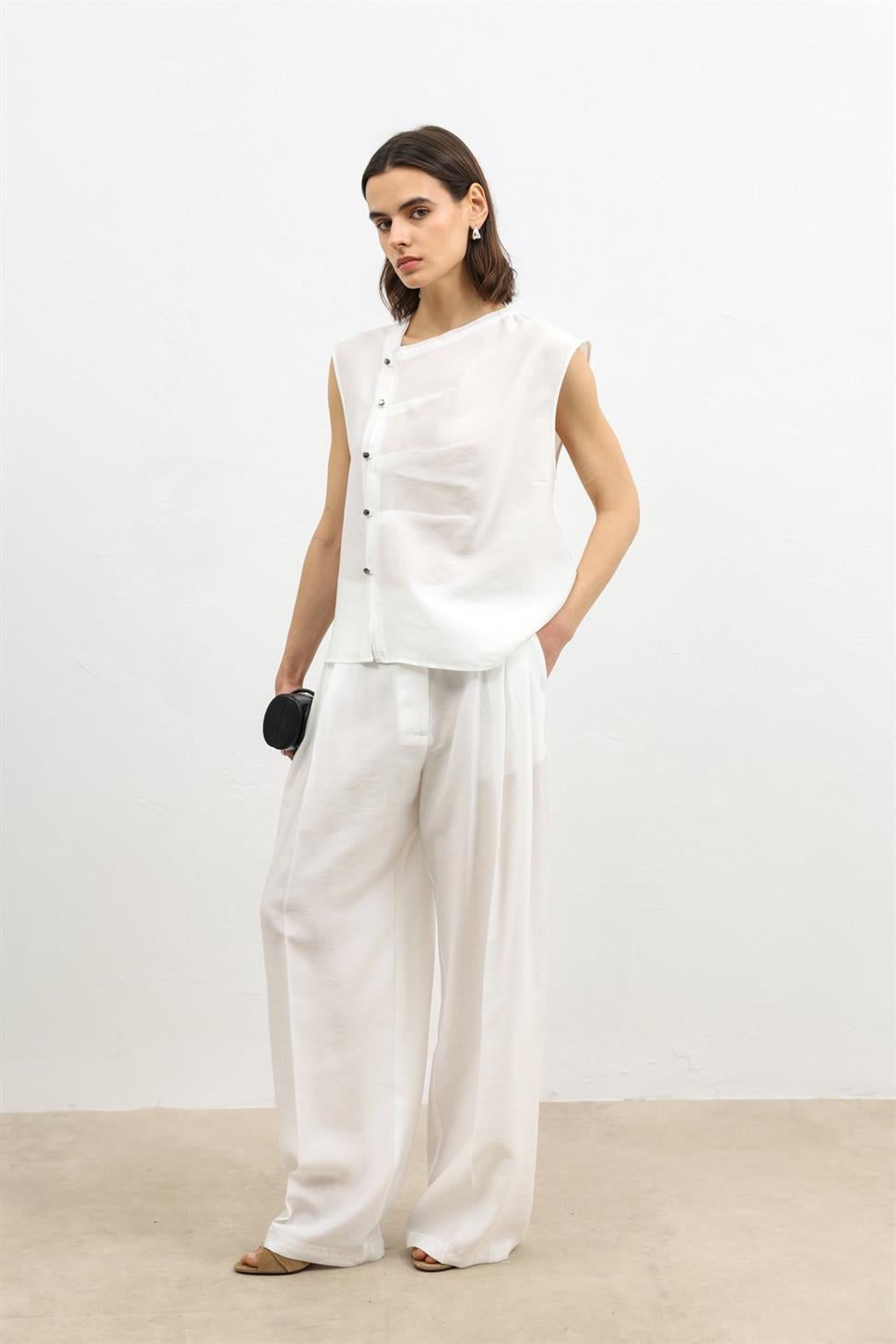 بلوزة نسائية بأزرار من مزيج الليوسيل