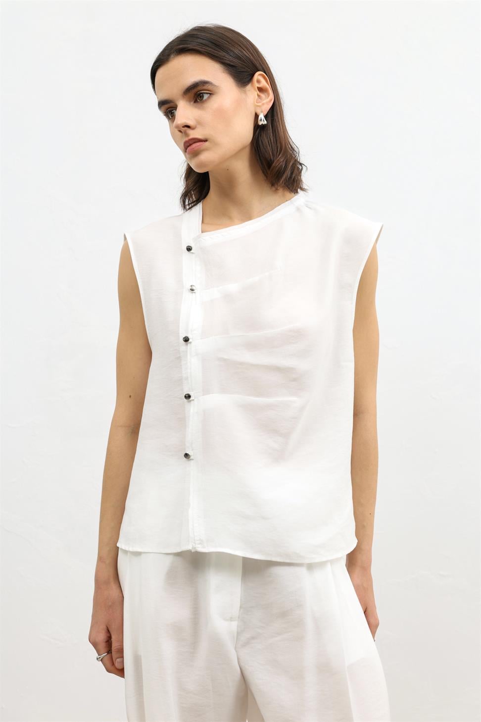 بلوزة نسائية بأزرار من مزيج الليوسيل