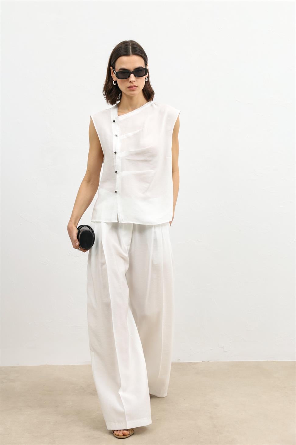 بلوزة نسائية بأزرار من مزيج الليوسيل