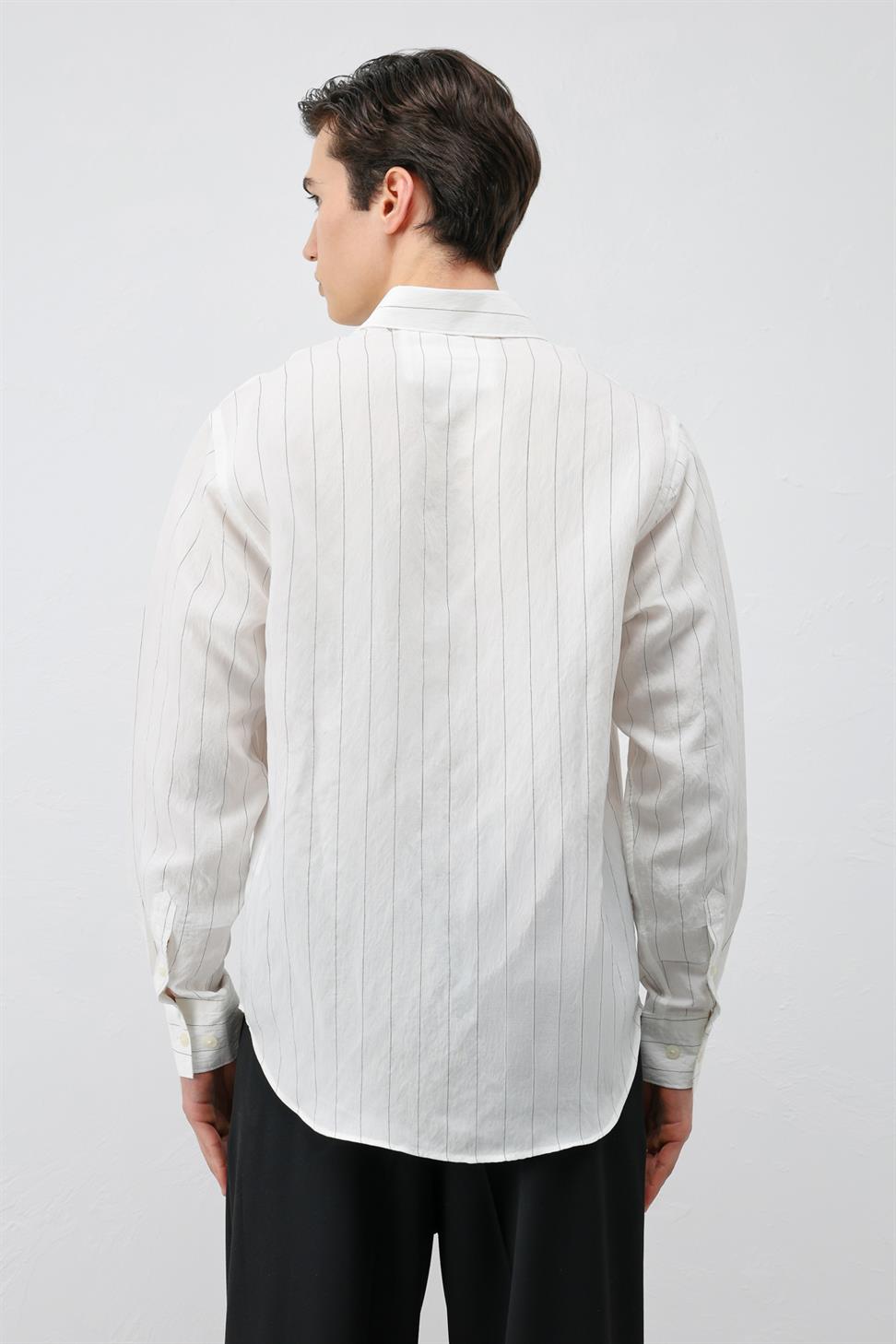 قميص رجالي مخطط من مزيج من الأقمشة