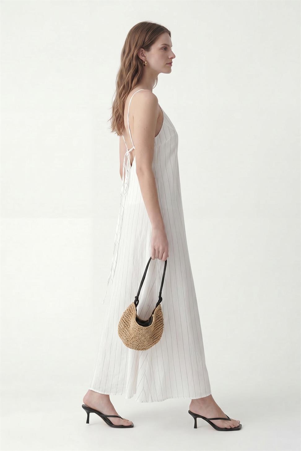 فستان نسائي مخطط من مزيج من الأقمشة