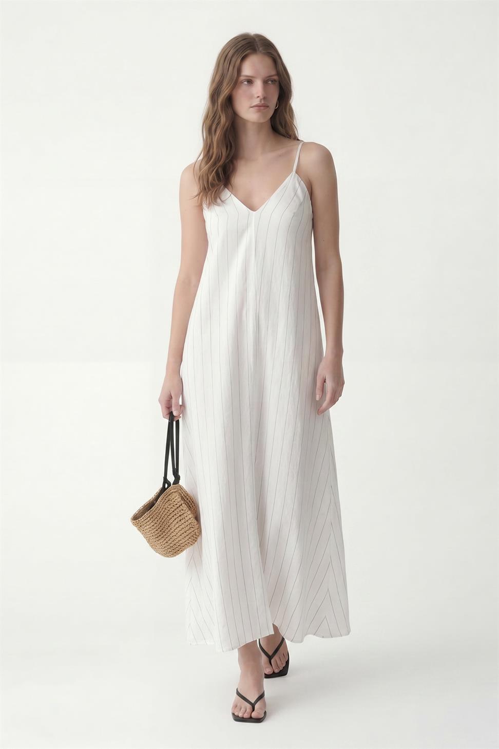 فستان نسائي مخطط من مزيج من الأقمشة