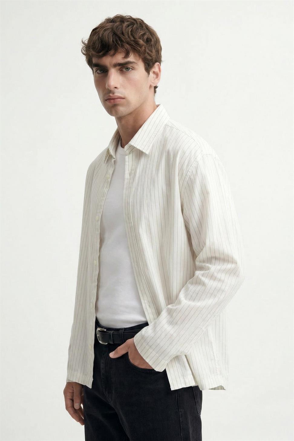 قميص رجالي مخطط بقصة فضفاضة