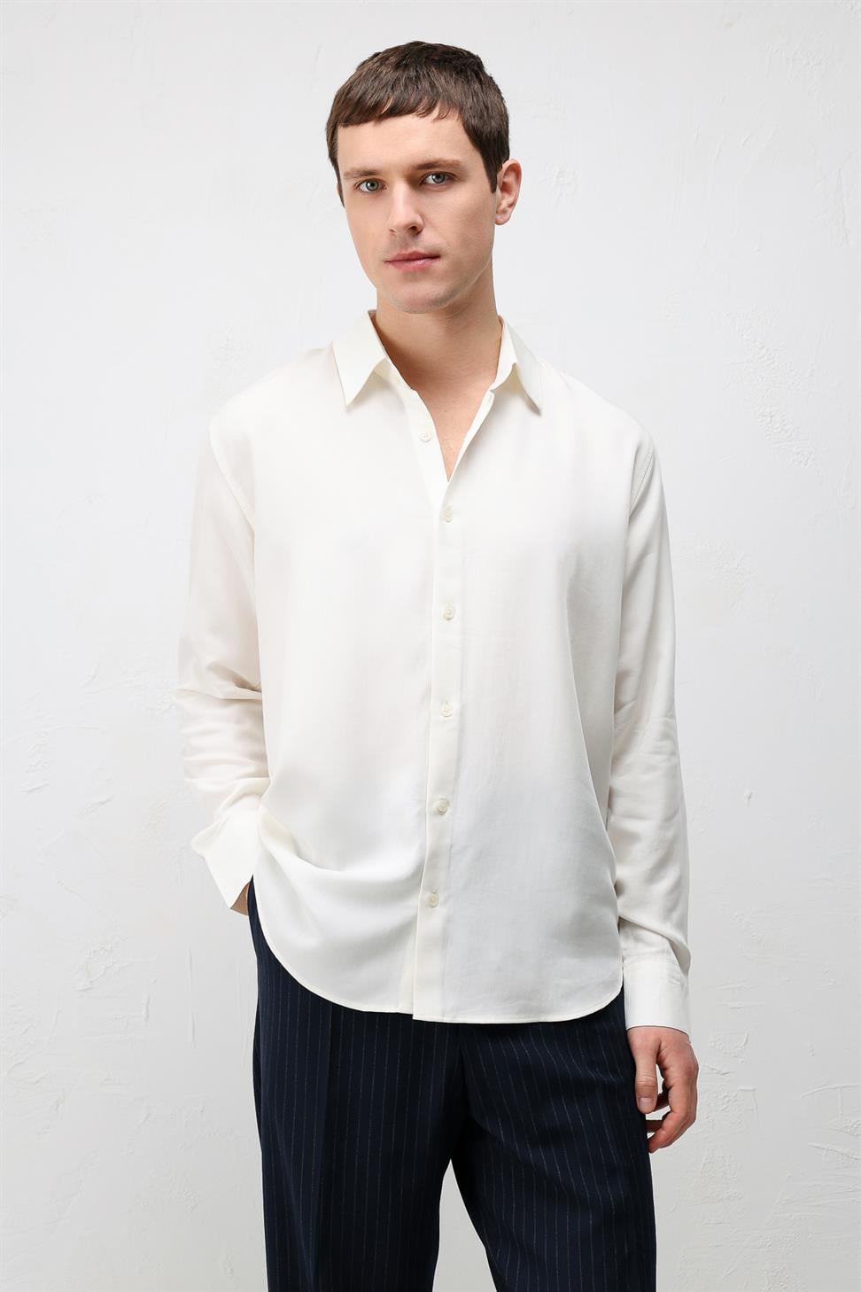 قميص تقني بقصّة عادية للرجال