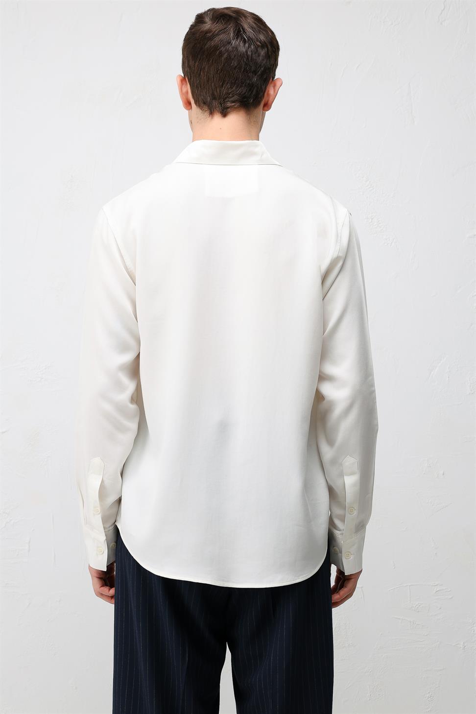 قميص تقني بقصّة عادية للرجال