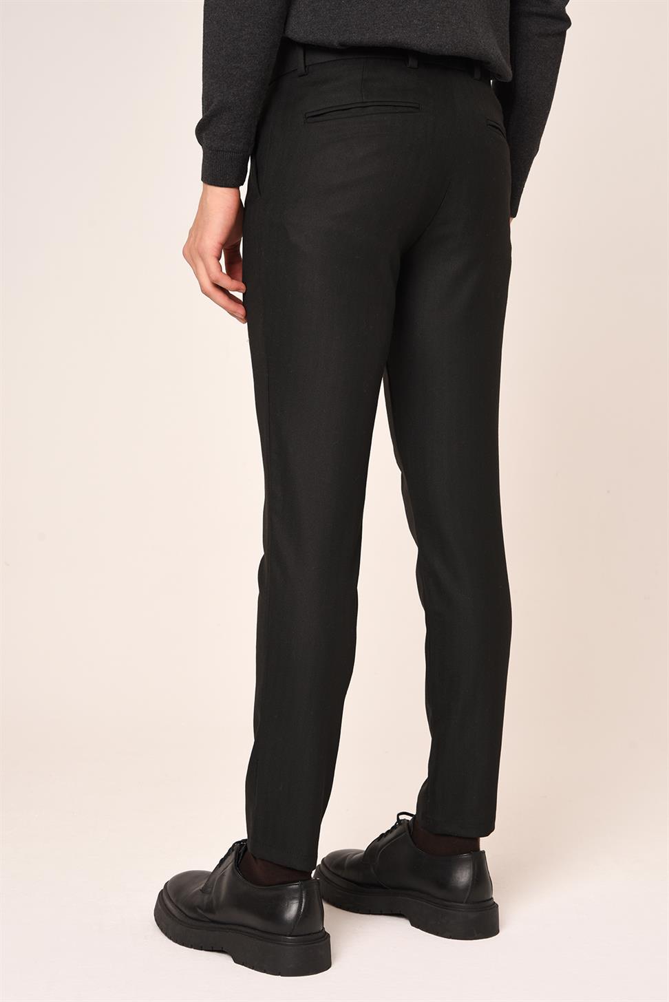 بنطال بقصة ضيقة منقوش بنمط متعرج للرجال