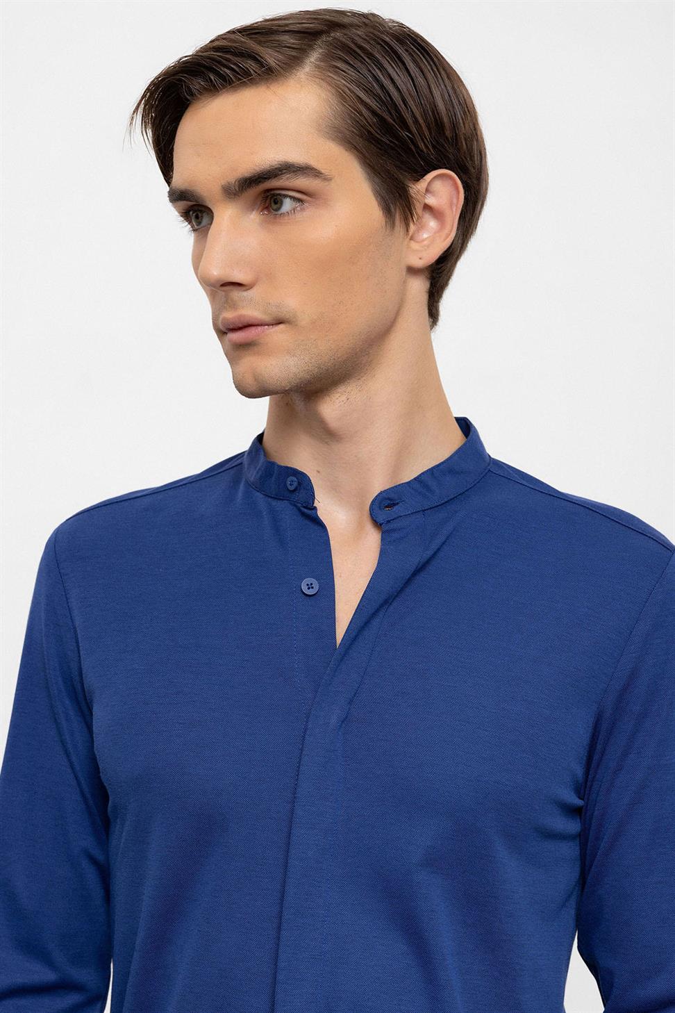 قميص رجالي ذو ياقة كلاسيكية وأزرار مخفية وأكمام طويلة