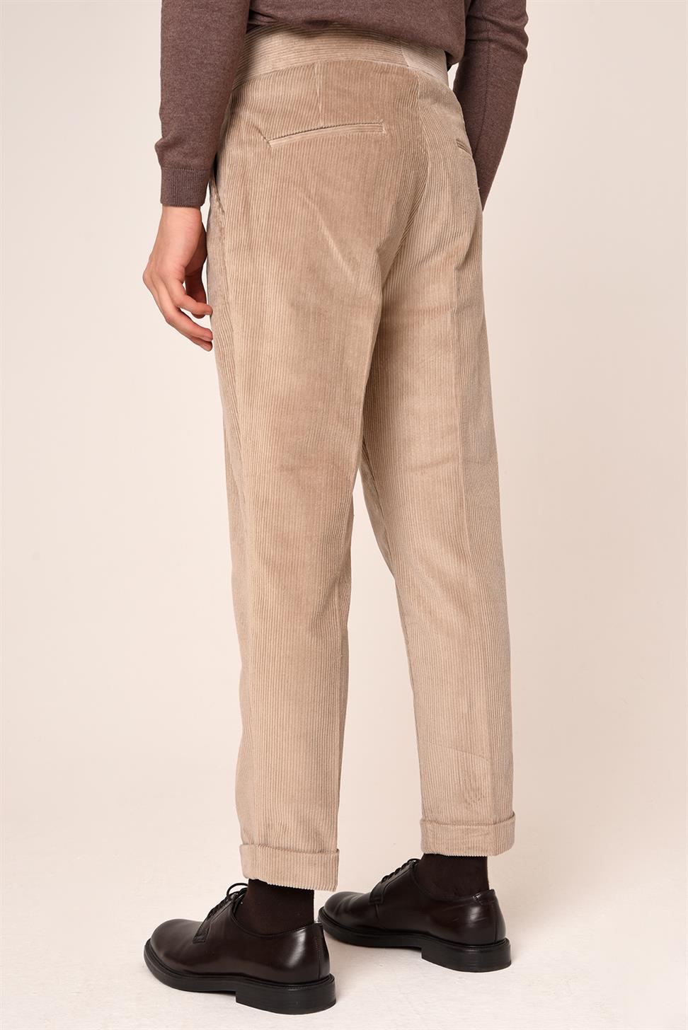 سروال قصير بحزام مطوي للرجال