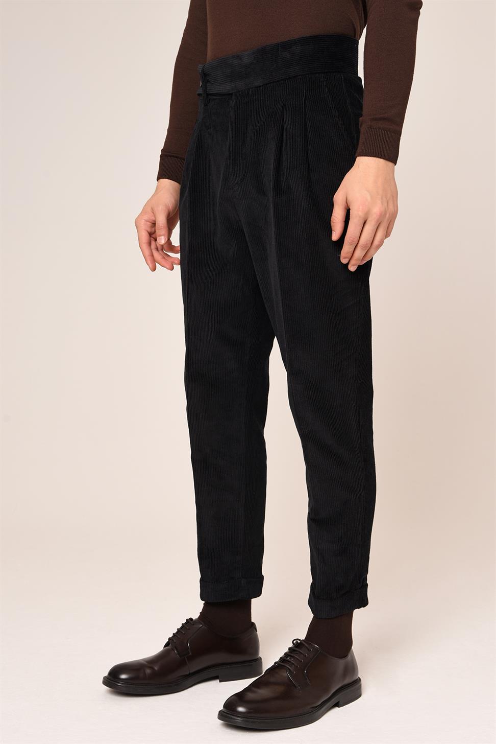 سروال قصير بحزام مطوي للرجال