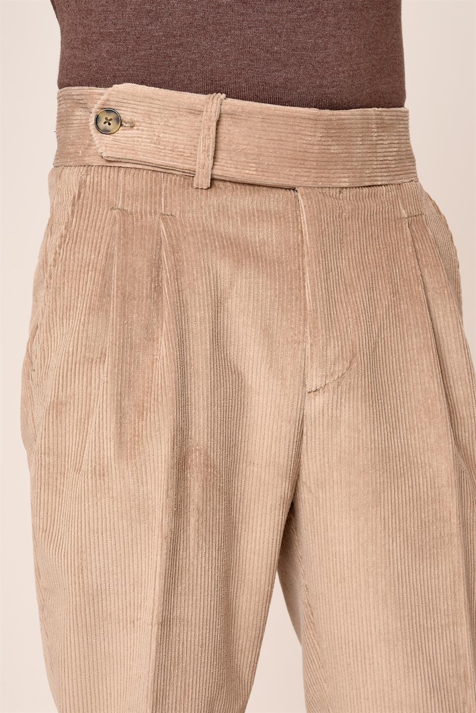 سروال قصير بحزام مطوي للرجال