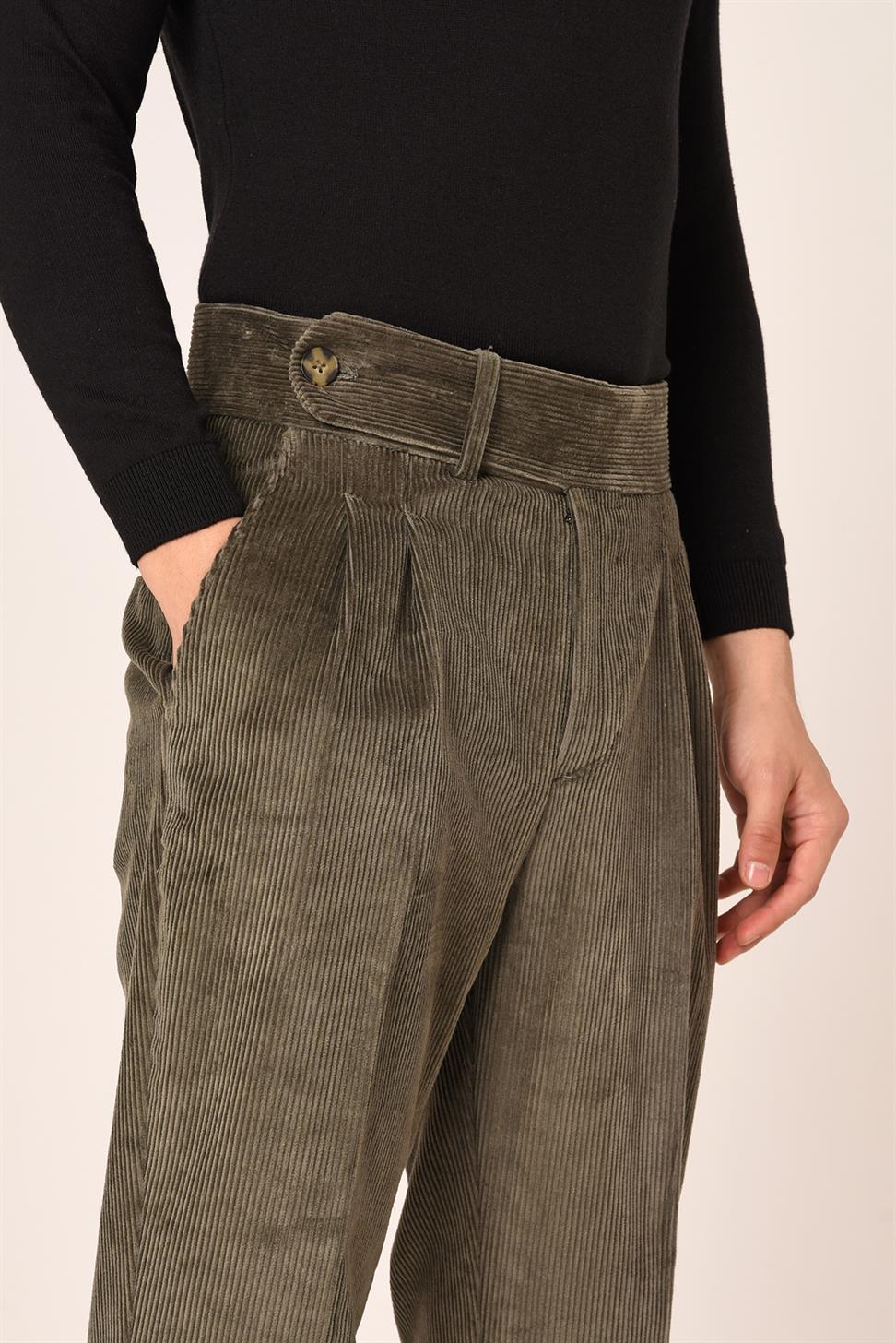 سروال قصير بحزام مطوي للرجال