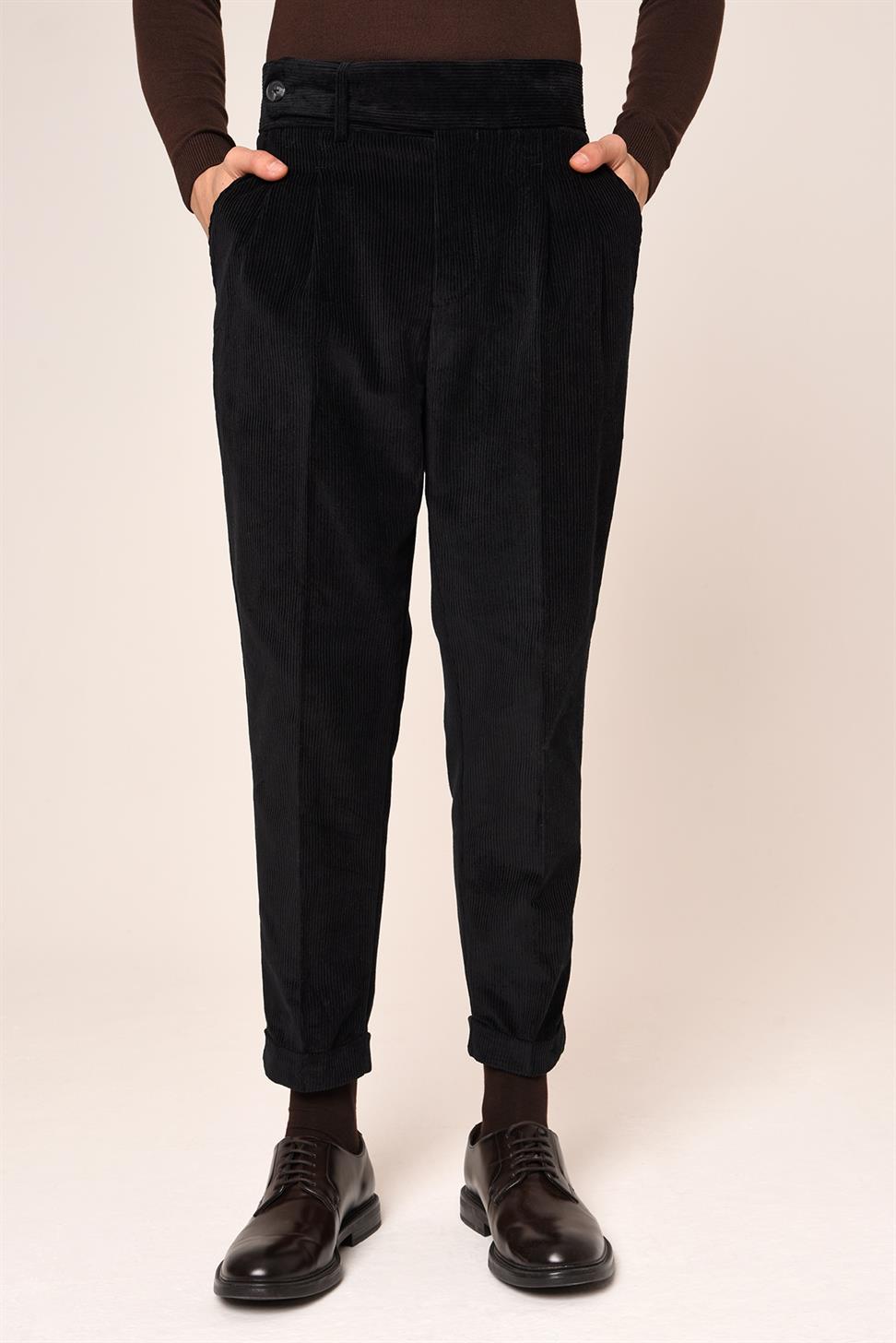 سروال قصير بحزام مطوي للرجال