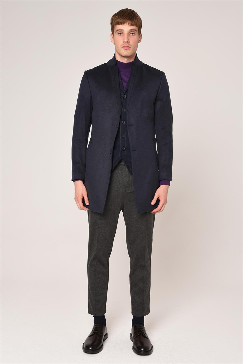 بنطال مخطط بقصة عادية للرجال